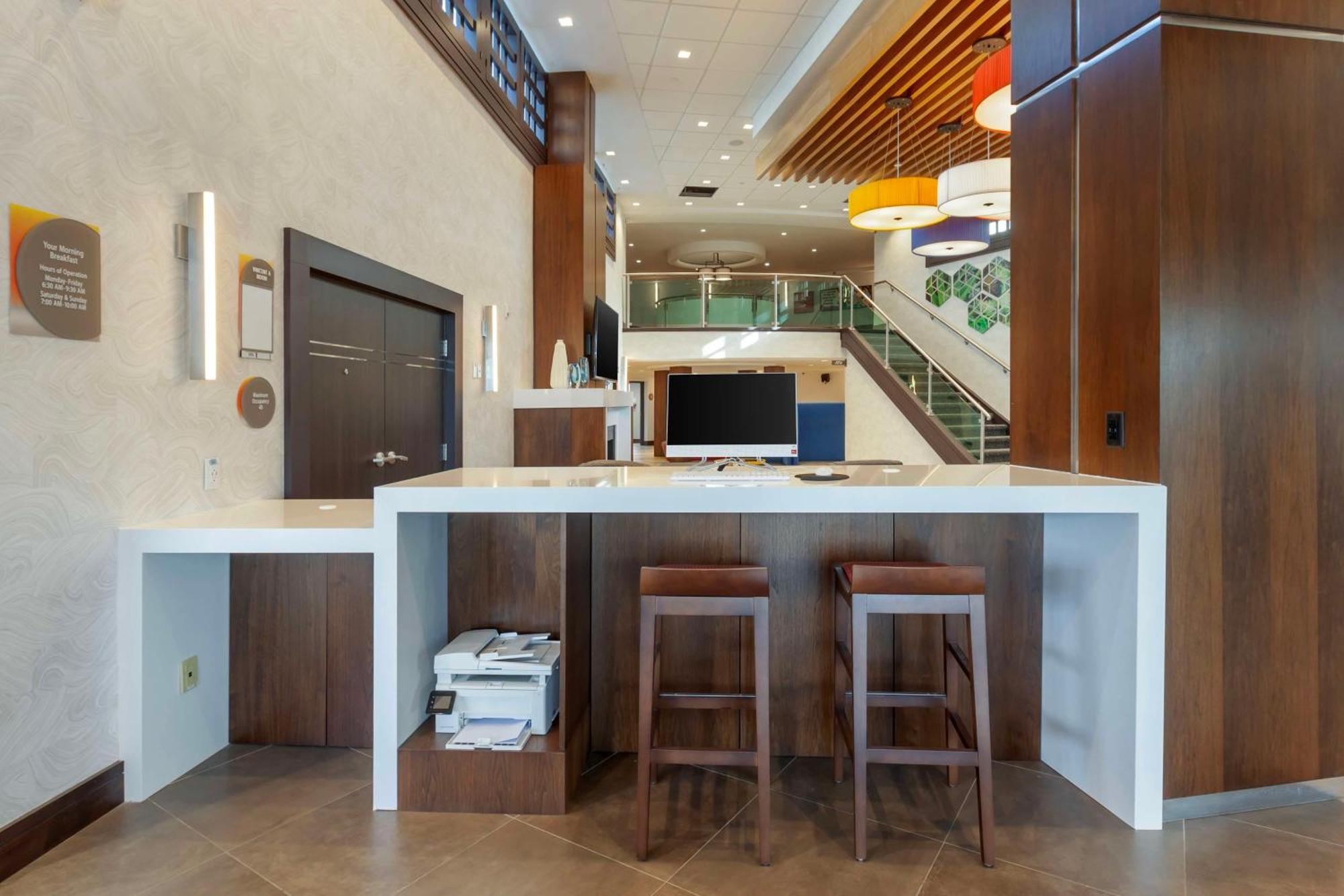 GLō Best Western Mississauga Corporate Centre Extérieur photo