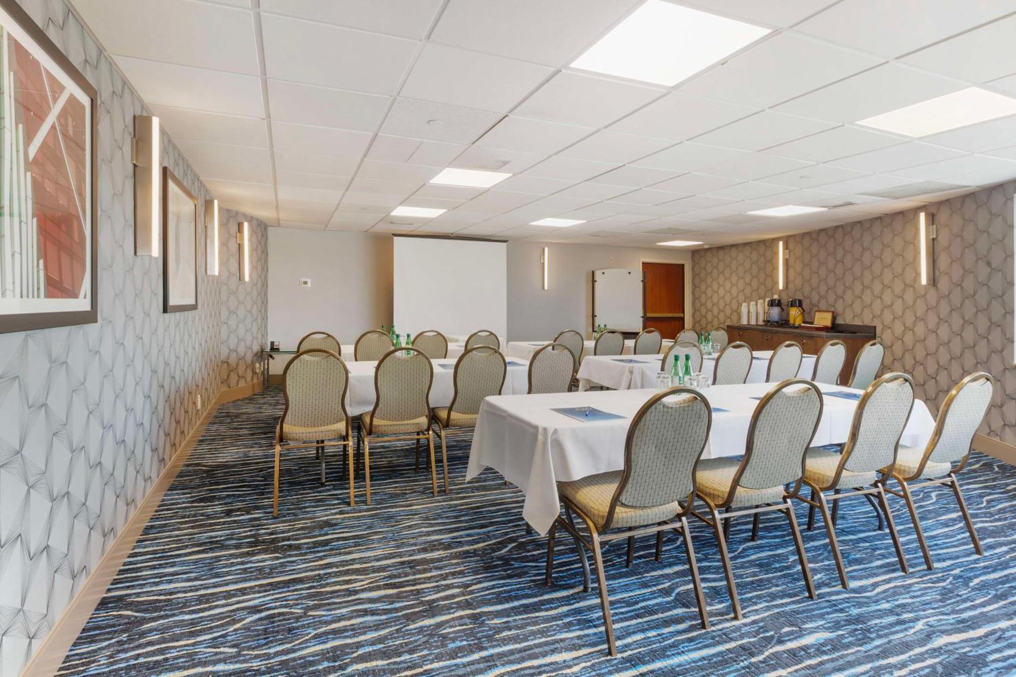 GLō Best Western Mississauga Corporate Centre Extérieur photo